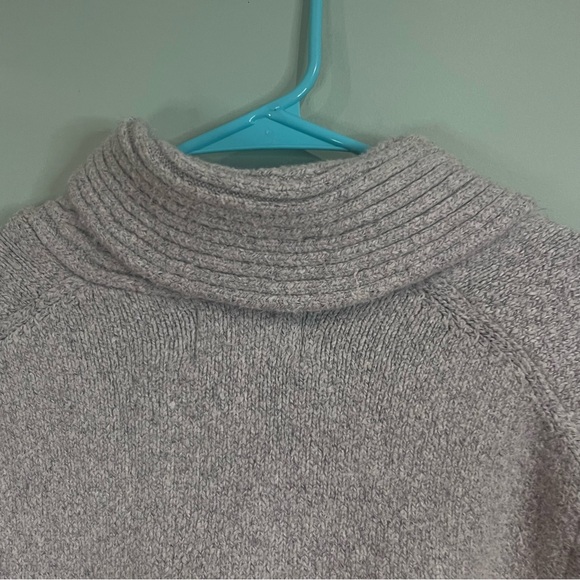 6/$25Old Navy Men's Shawl-Collar Turtleneck Sweater in Heather Gray - Picture 5 of 8